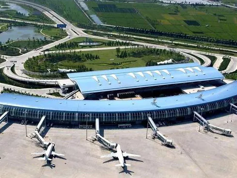 Terminal aeroportuale con telaio in acciaio