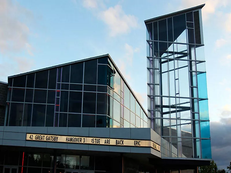 Cinema della struttura in acciaio